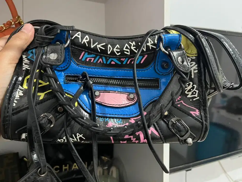 Balenciaga grafiti