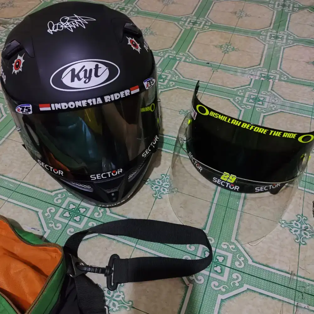 Helm KYT K2R hitam doff