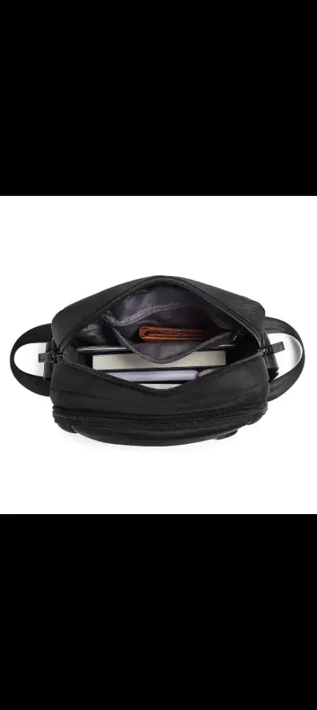 Tas Selempang Navy Club