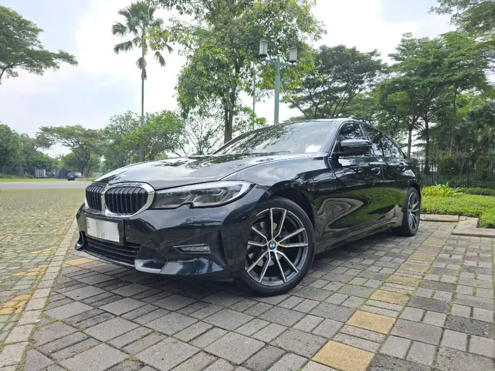 BMW 320i, g20 sport black mint condition