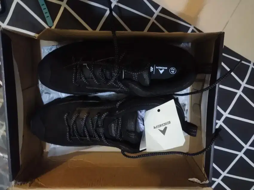 Eiger sepatu lapangan olah raga