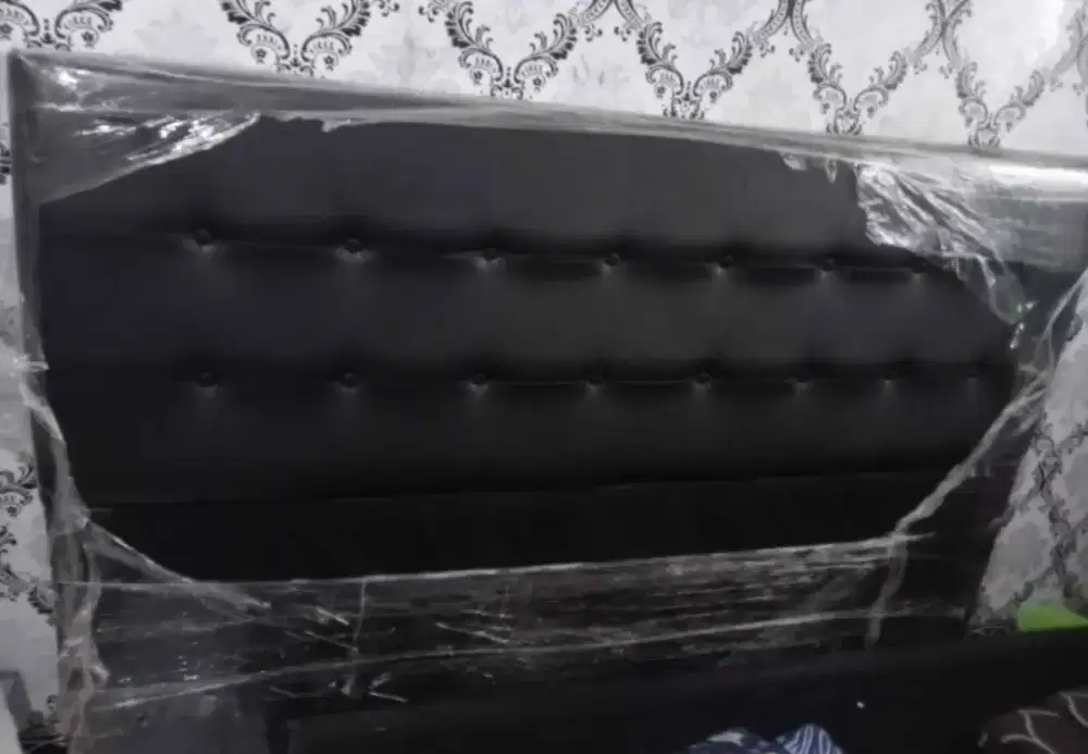 Di jual sandaran kasur tanpa ranjang motif kancing warna hitam