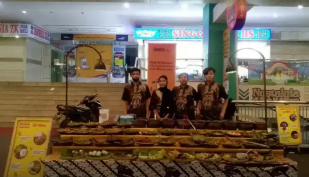 KARYAWAN ANGKRINGAN MERANGKAP BAWA MOBIL