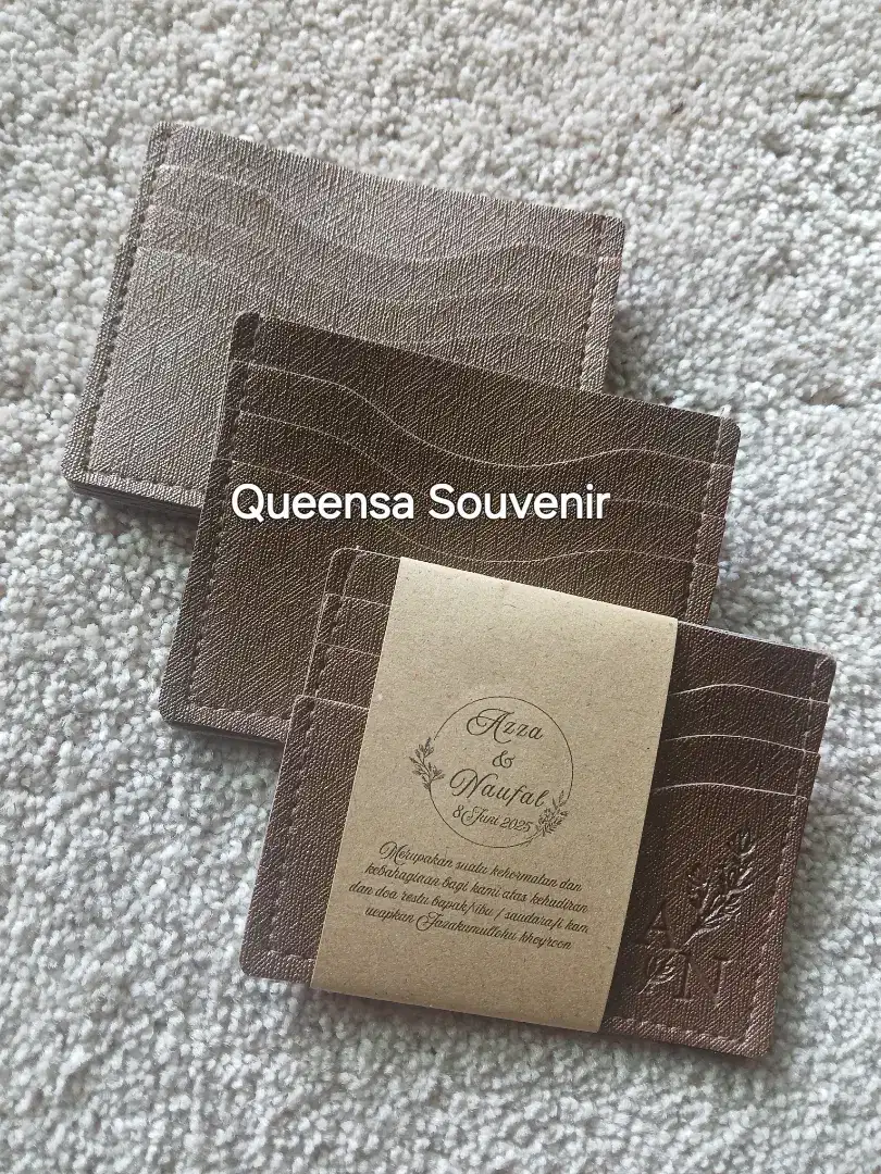 SOUVENIR CARD HOLDER