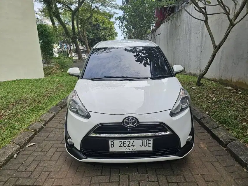 KM 25 rb Sienta V MT 2017 Istimewa