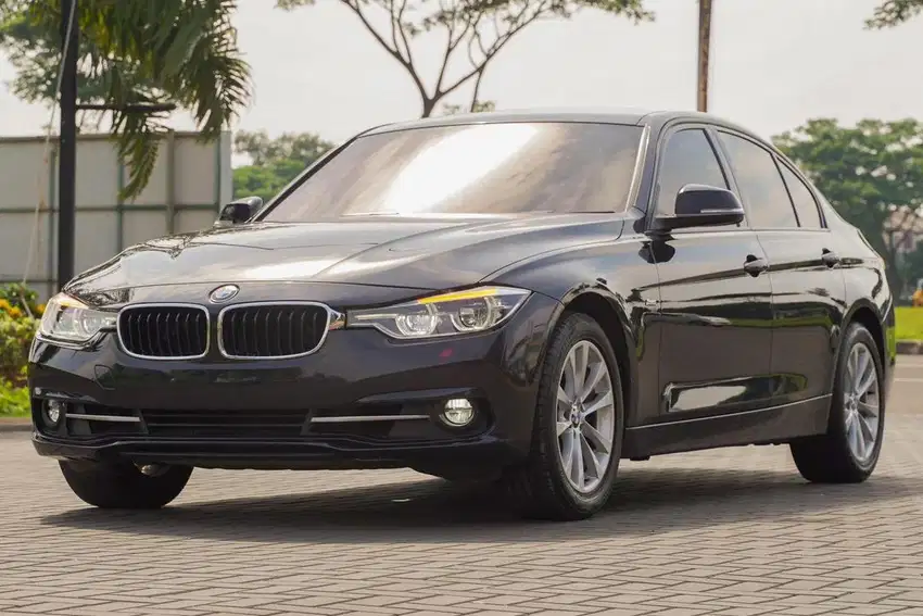 Muda Sukses! BMW 320i Sport Facelift LCI 2017 Black c250 c300 c200