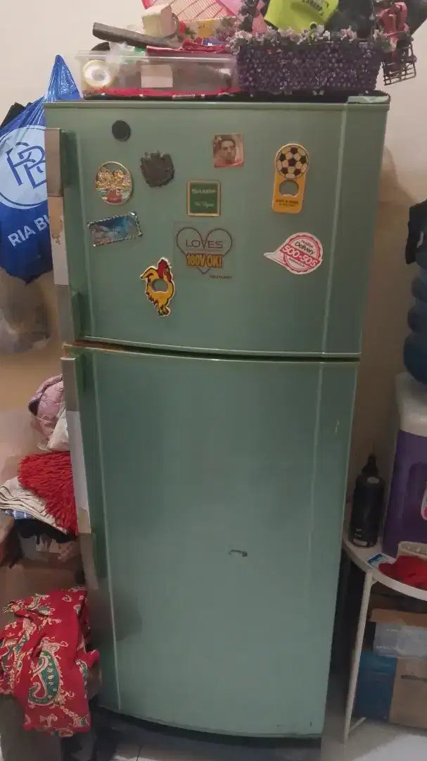 kulkas 2 pintu merk Sharp