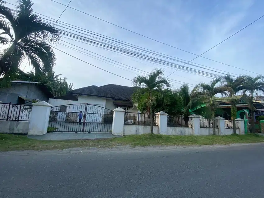 RUMAH LUAS PINGGIR JALAN MEDAN JOHOR