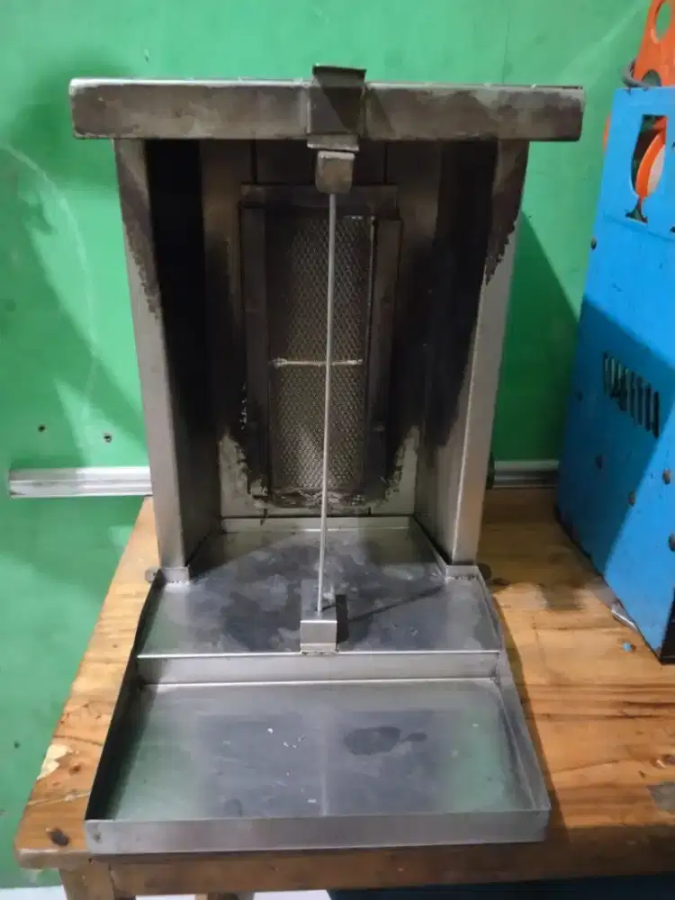 Alat bakaran daging. Alat bakaran daging kebab. Brunner kebab