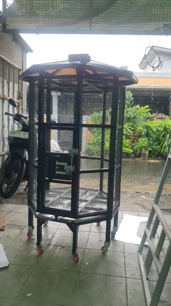 Kandang burung persegi delapan
