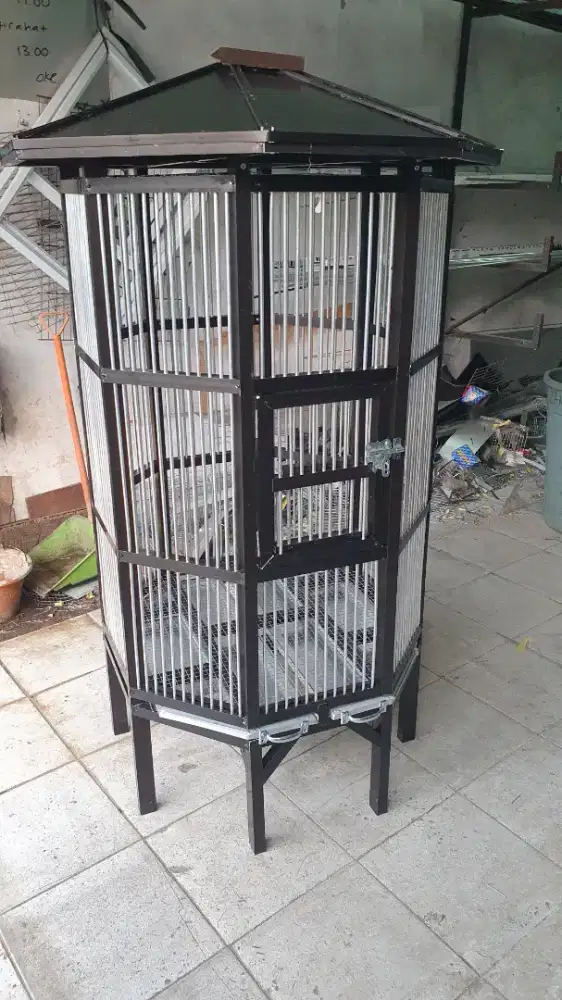 Kandang burung beo persegi delapan