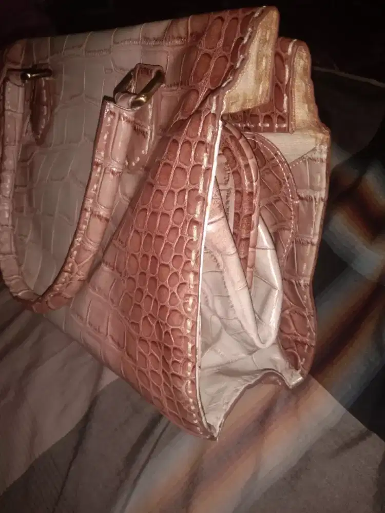 Tas kulit ASLI  lokasi cipinang ( NEGO )