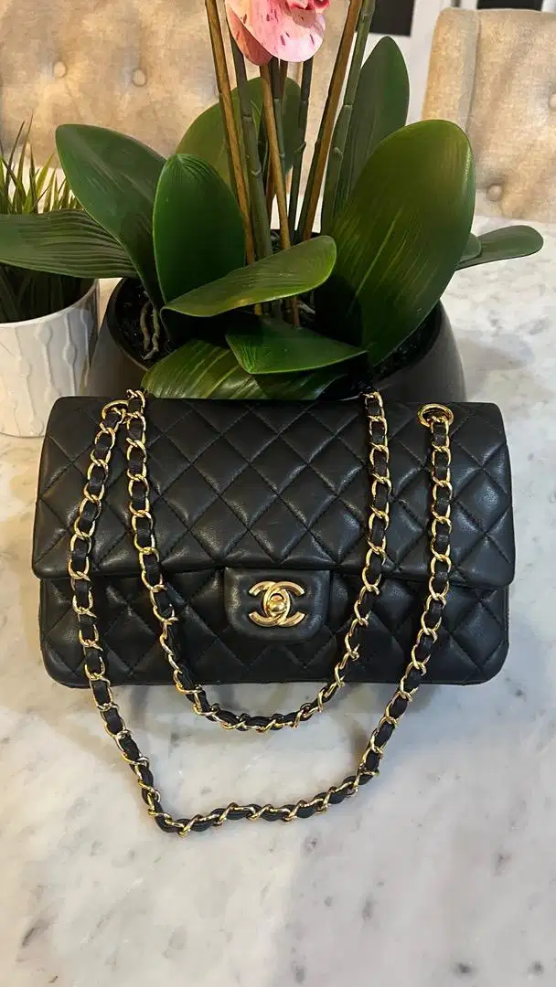 CHANEL CLASSIC BAG
