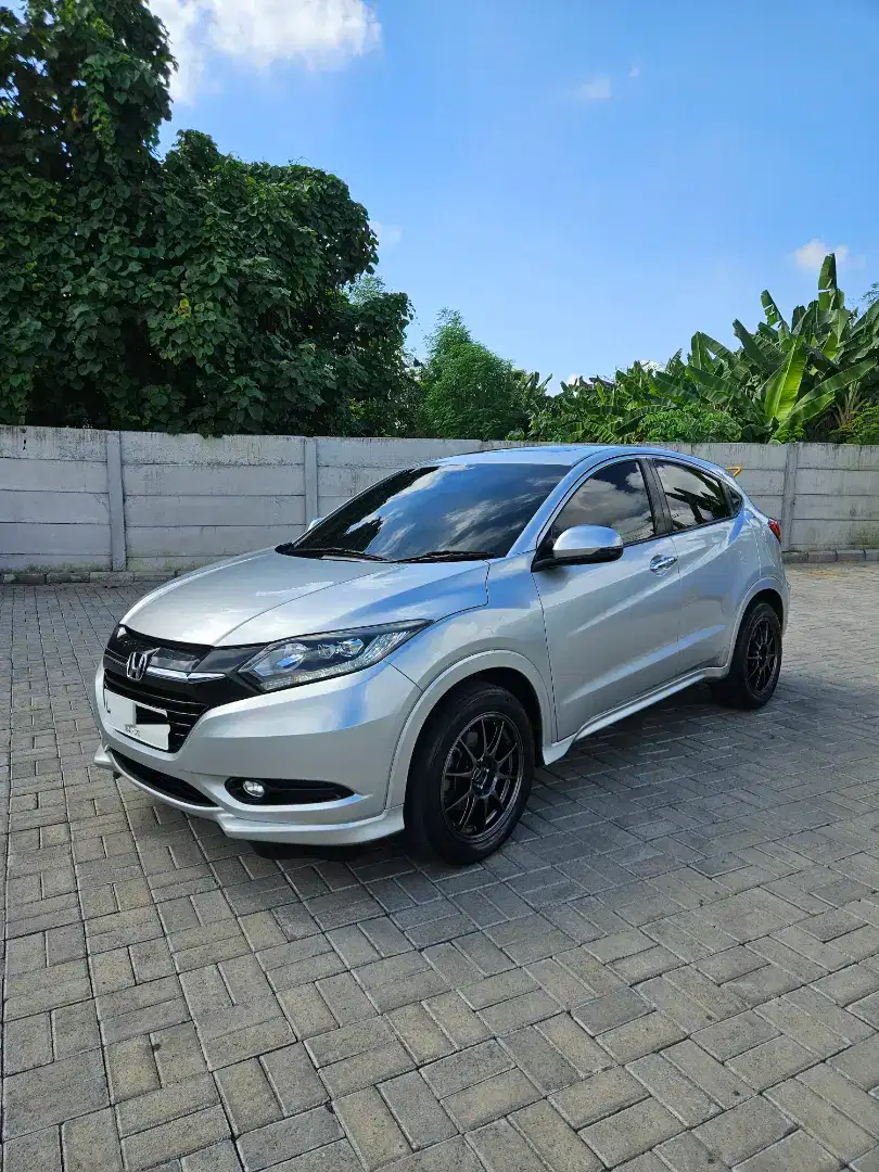 Honda HRV Prestige 2015 low KM good cond !