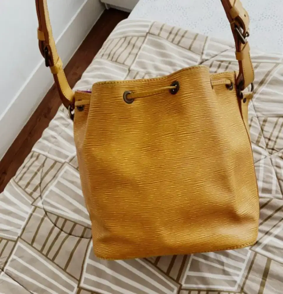 Louis vuitton bucket large