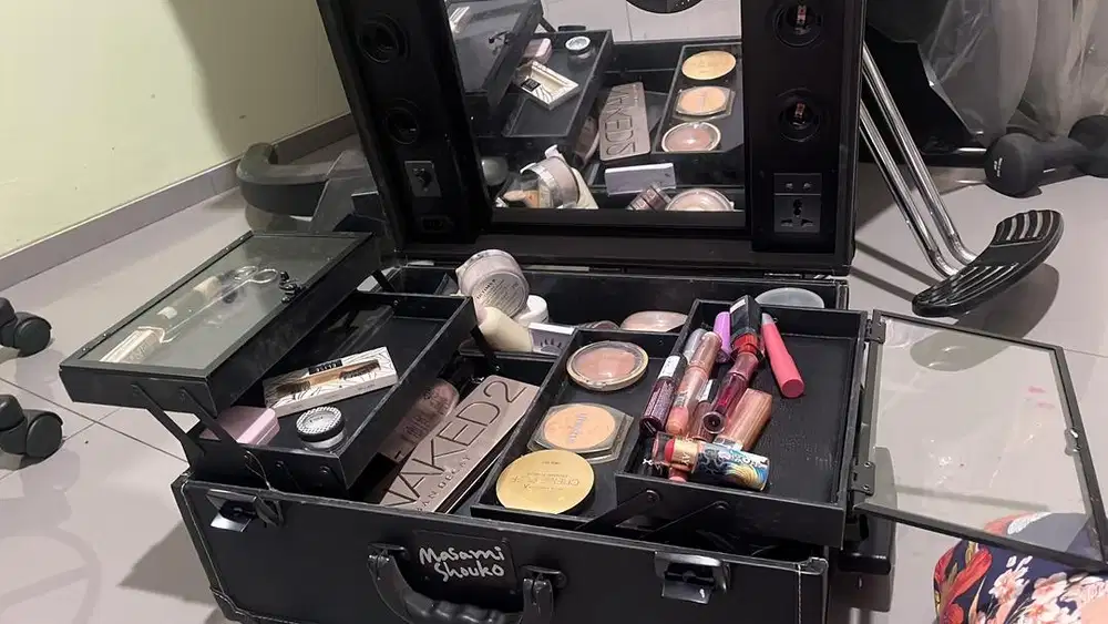 Koper makeup profesional