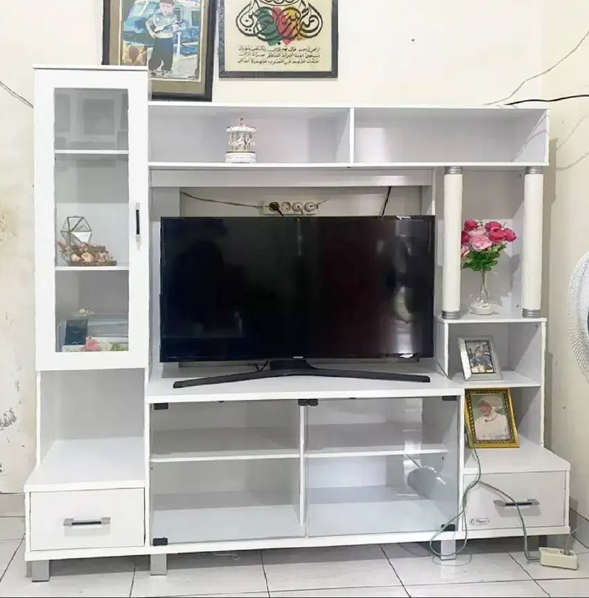 Lemari Bufet TV
