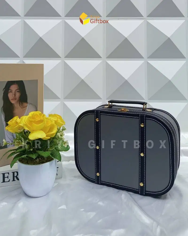Hardbox Hampers | Giftbox Souvenir Ulangtahun Anak | Beauty Case Warna