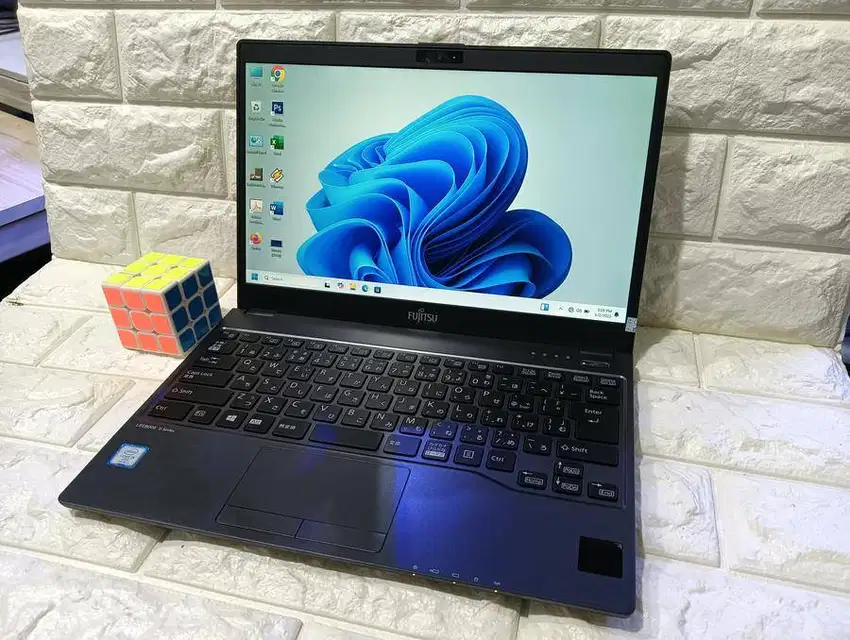 Fujitsu Lifebook U937 intel core i5 gen 7 ddr4 8 gb ssd 256 gb D-RTA