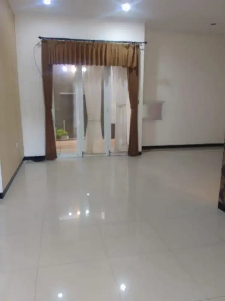 DISEWAKAN RUMAH SEMI FURNISH DI TAMAN KOPO INDAH V BANDUNG