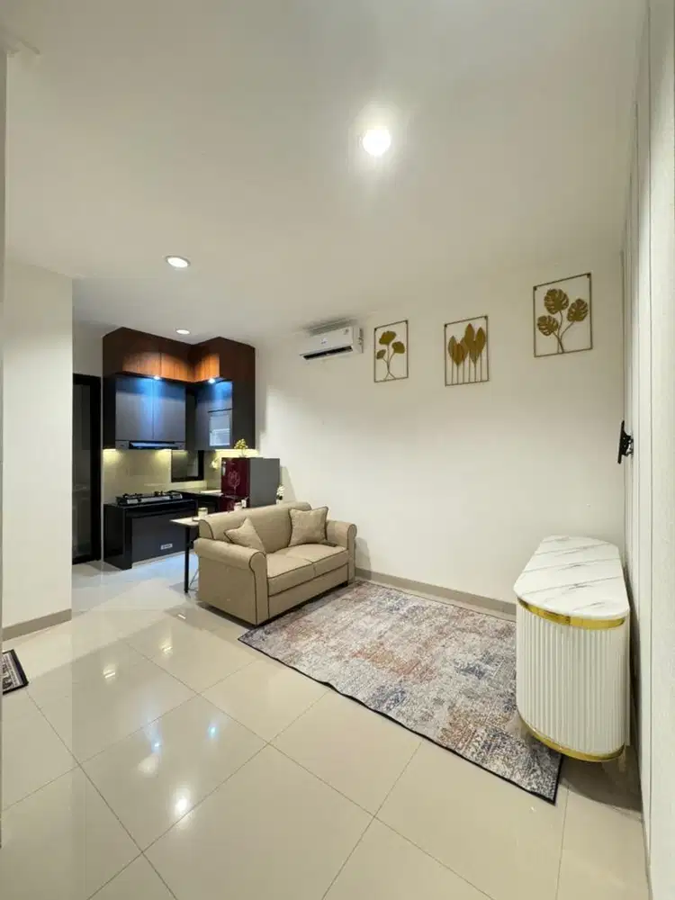 Disewakan rumah jakarta barat full furnish green royal condo house