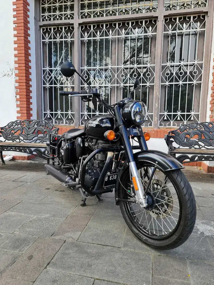 ROYAL ENFIELD CLASSIC 500 STEALTH BLACK