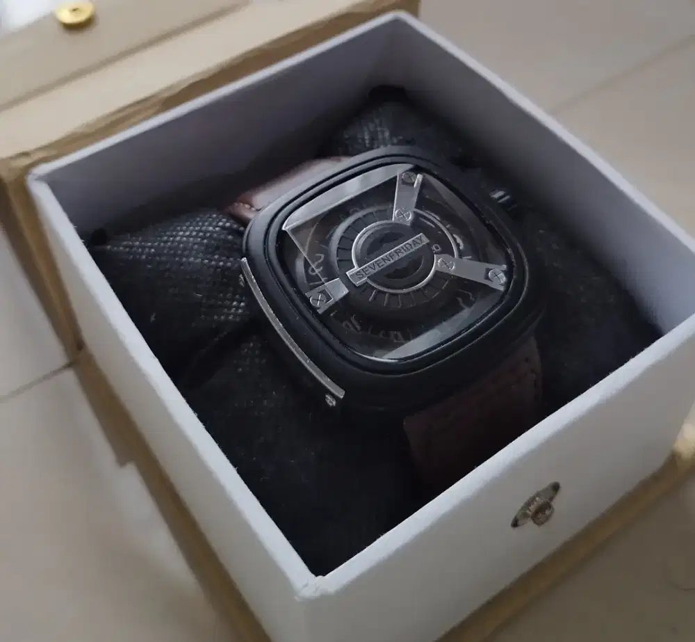 Jam Tangan Seven Friday