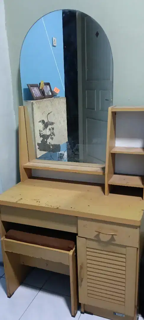Meja rias dan kursi (second)