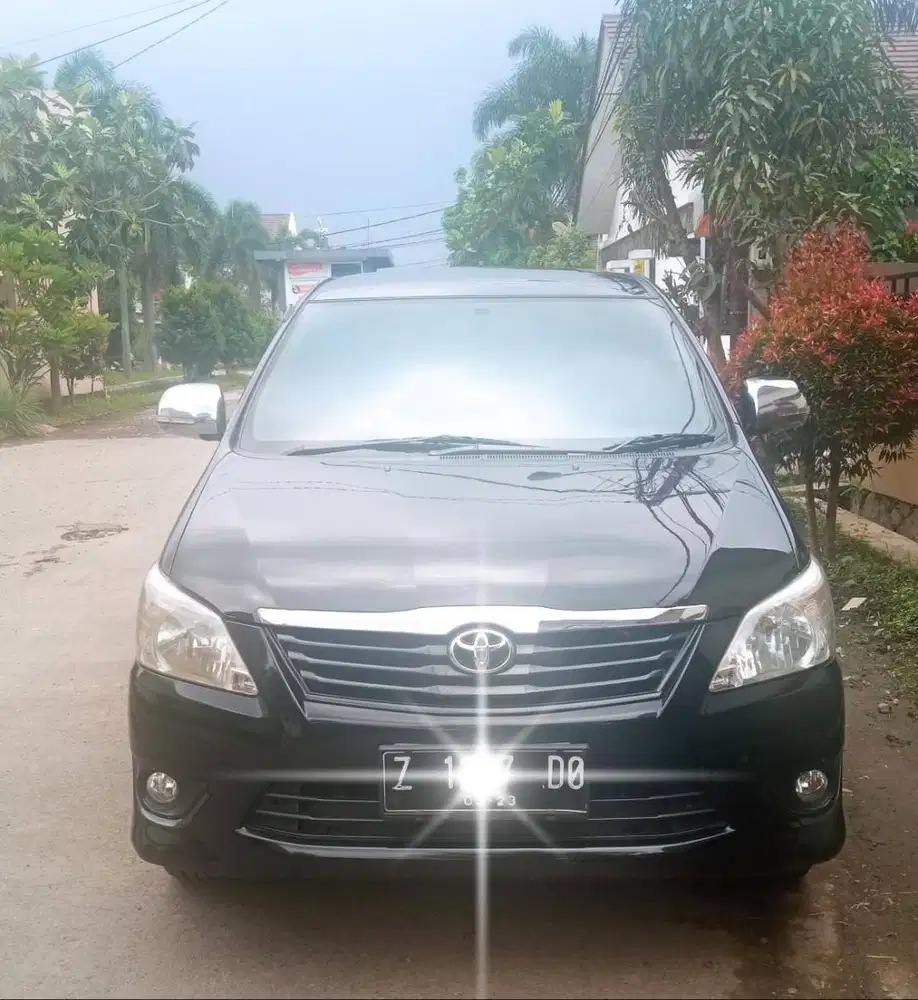 Grand Innova Hitam MT Bensin 2013