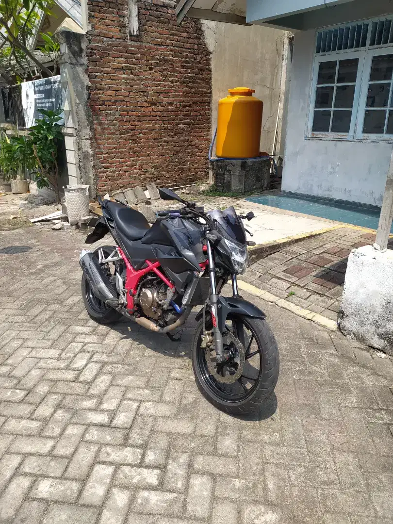 Di jual motor honda cb150r tahun 2019, pajak mati 5 bulan