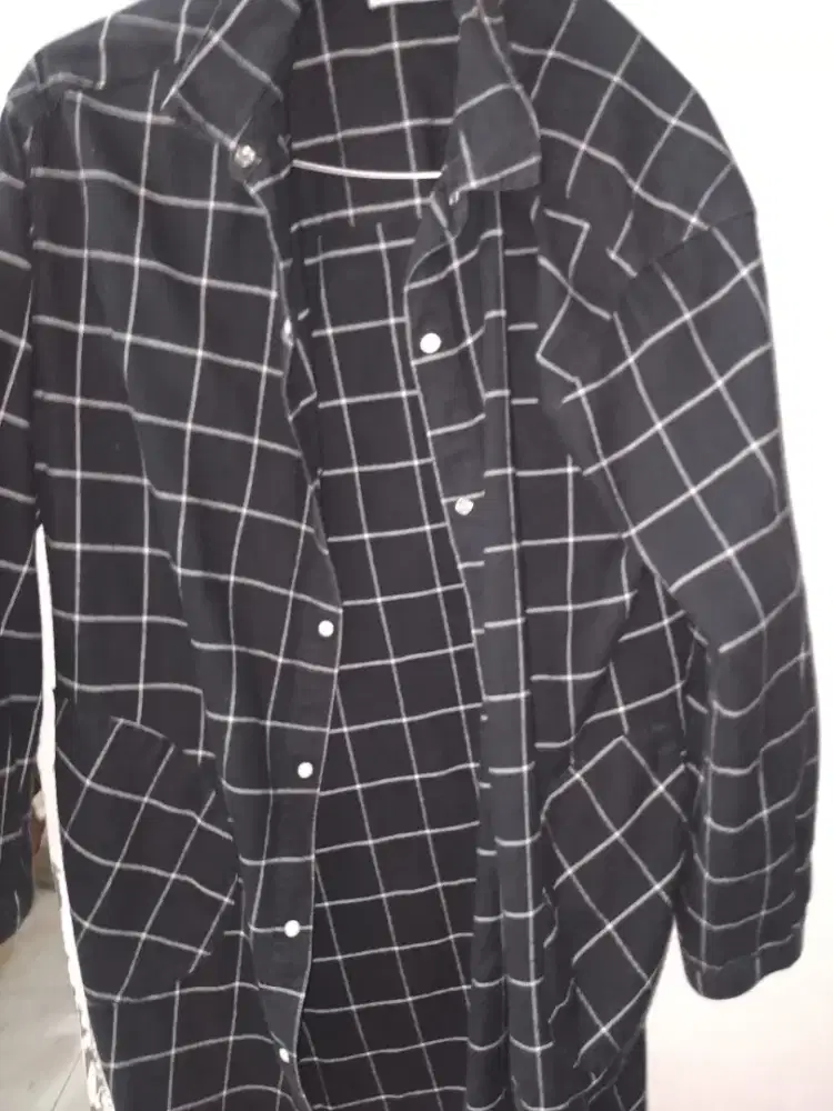 Fannel Hitam Strip Putih Ukuran L