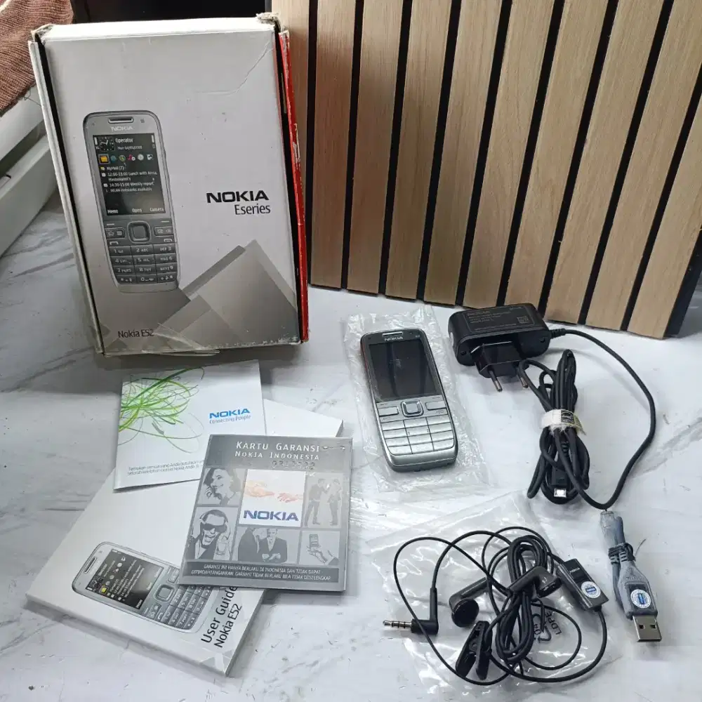 Handphone Nokia E52 fullset BNOB