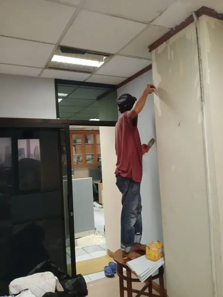 Tukang pasang wallpaper stiker sanblas