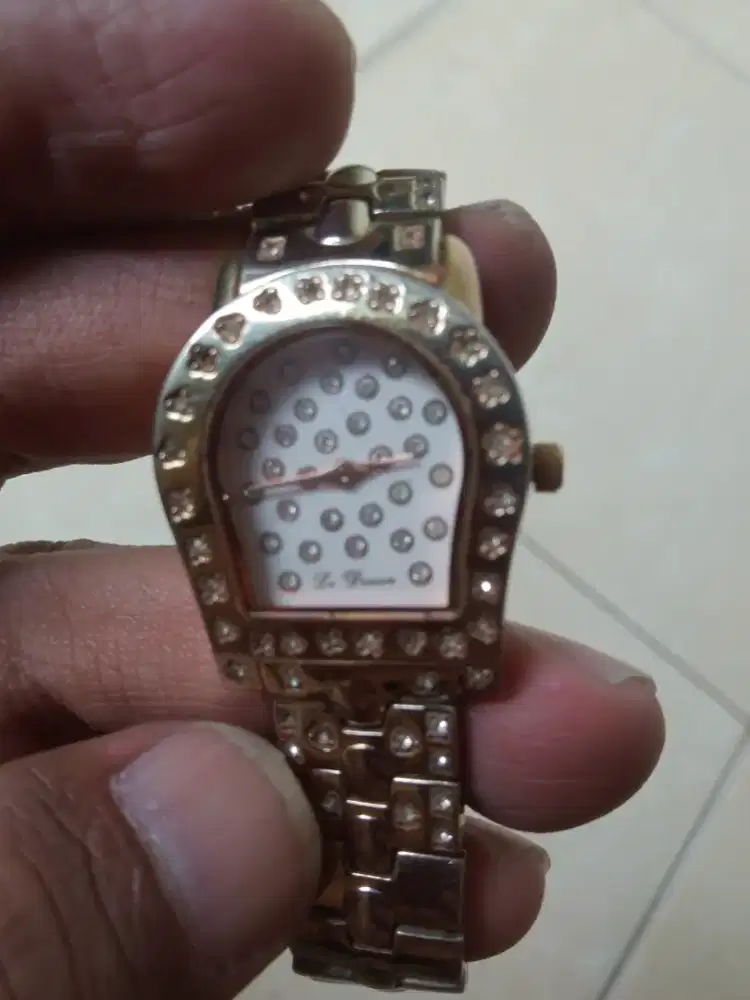 Jam tangan le devond