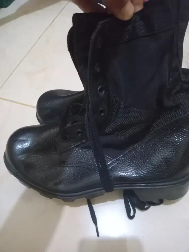 Sepatu PDL masih baru . Size 40