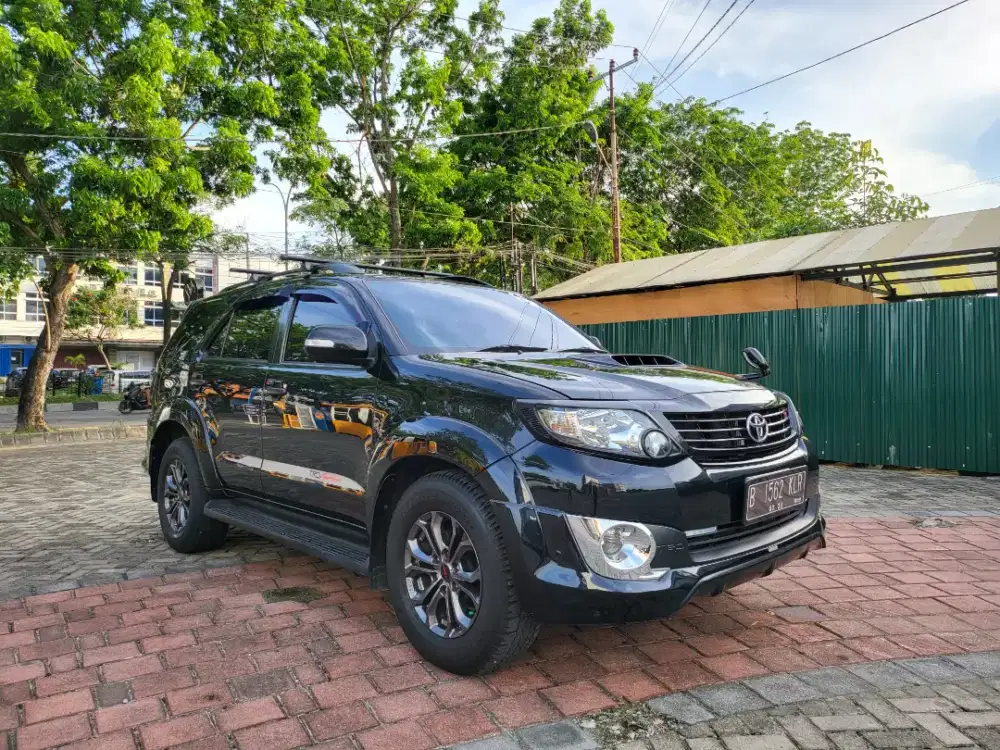 TOYOTA FORTUNER 2.5 TRD M/T 2014