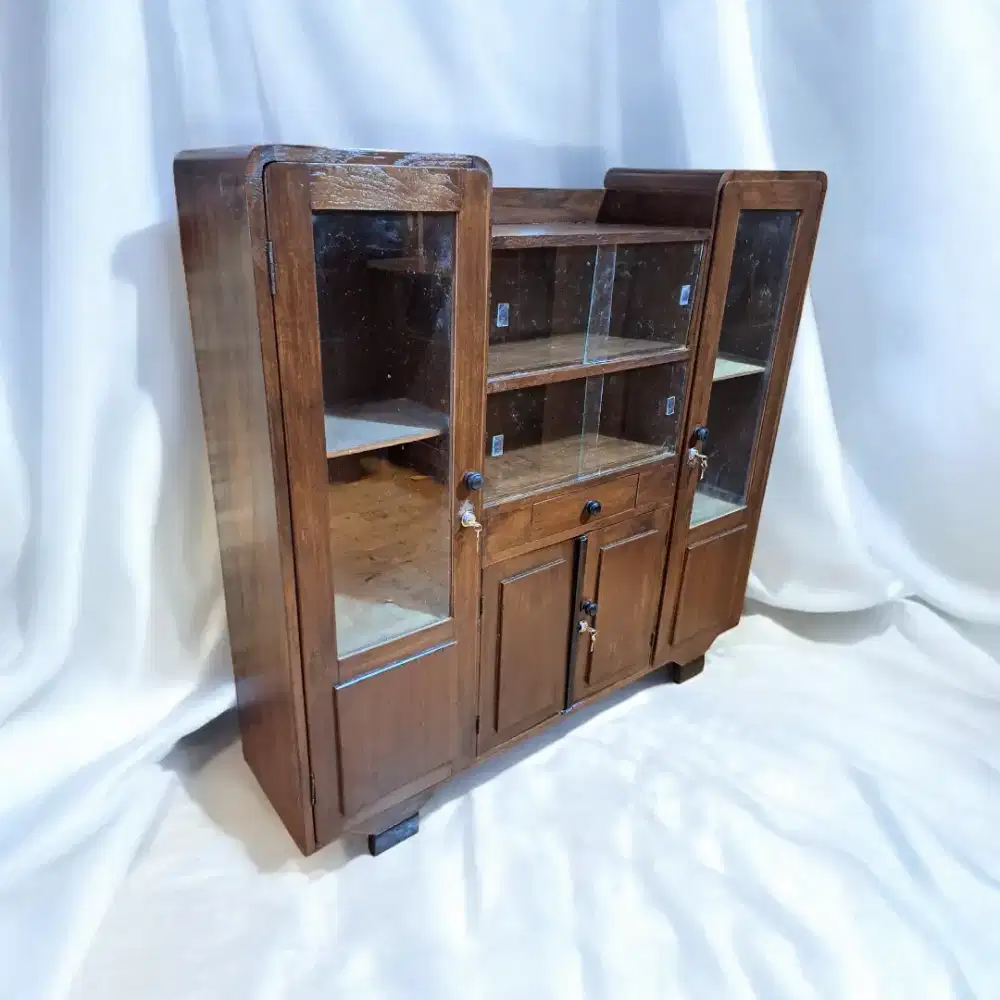 Bufet bivet bipet Art deco
jati tua
Dimensi
P130cm L30cm T120cm