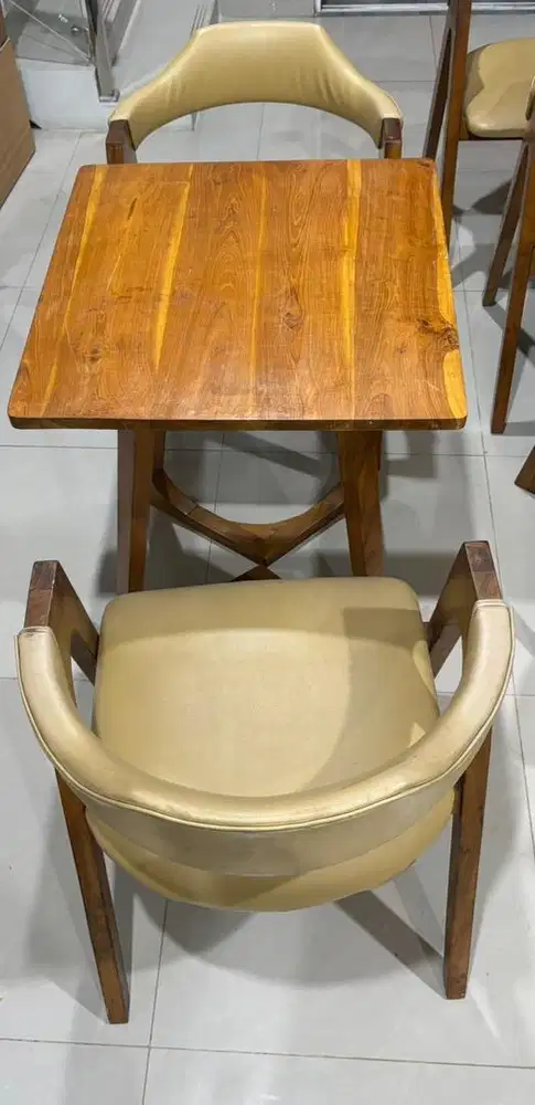 Di jual 1 set meja cafe