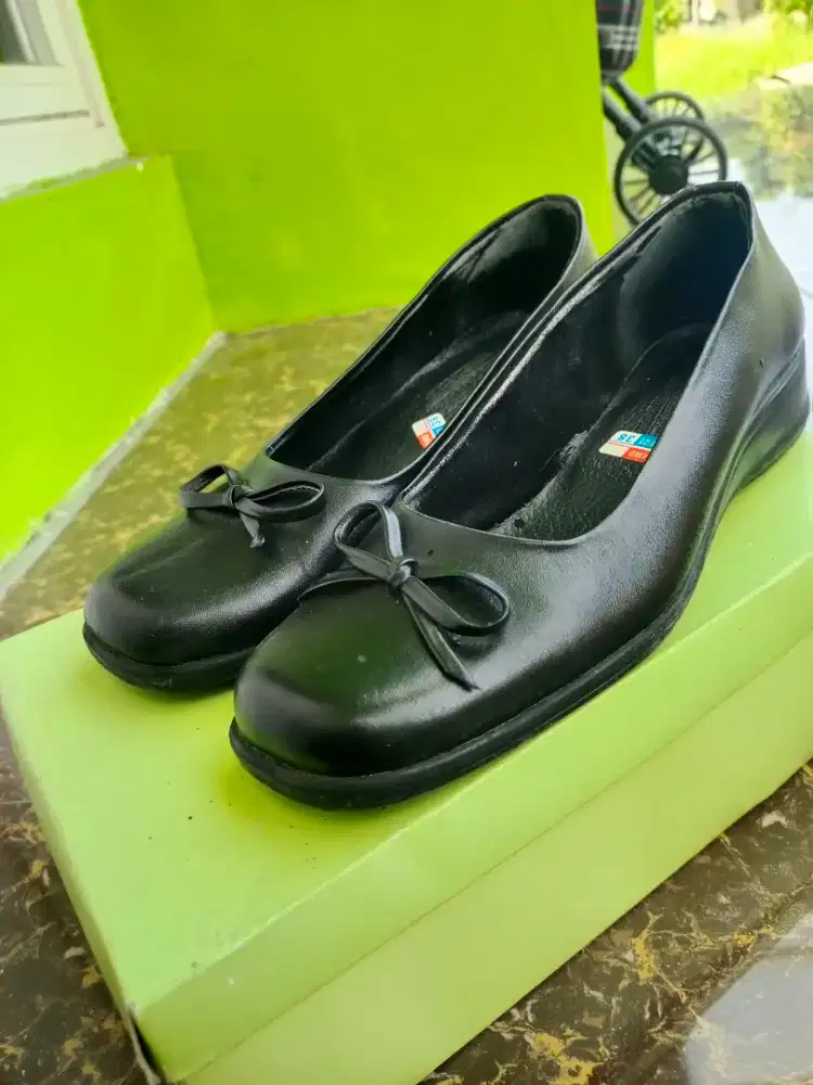 Sepatu Wanita Karir Ukuran 38