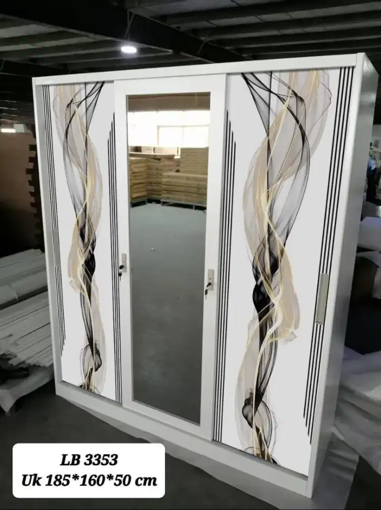 Lemari brsi 3 pintu uk 160