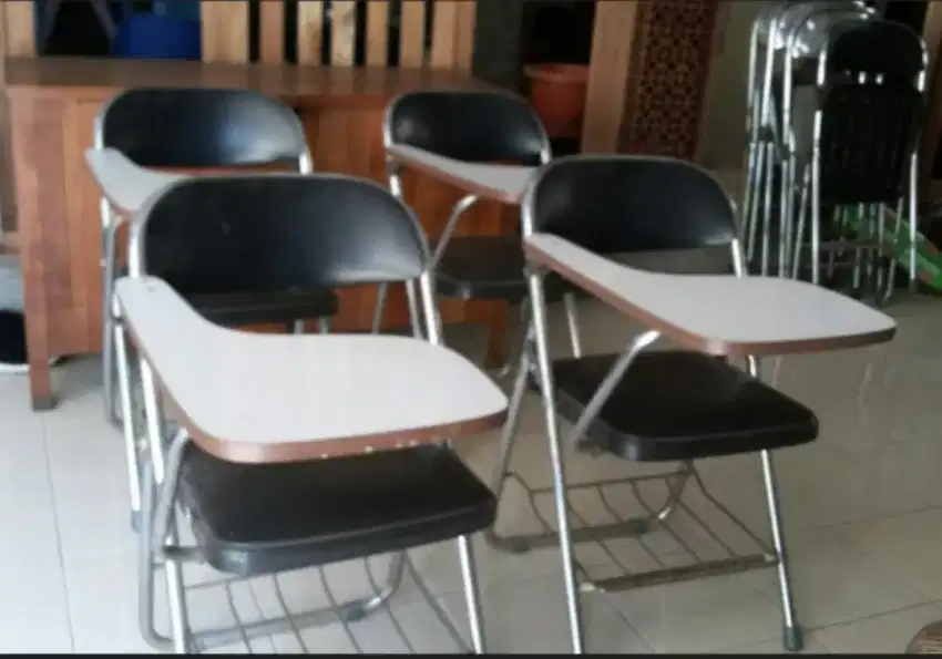 Kursi Kuliah Serba Guna
