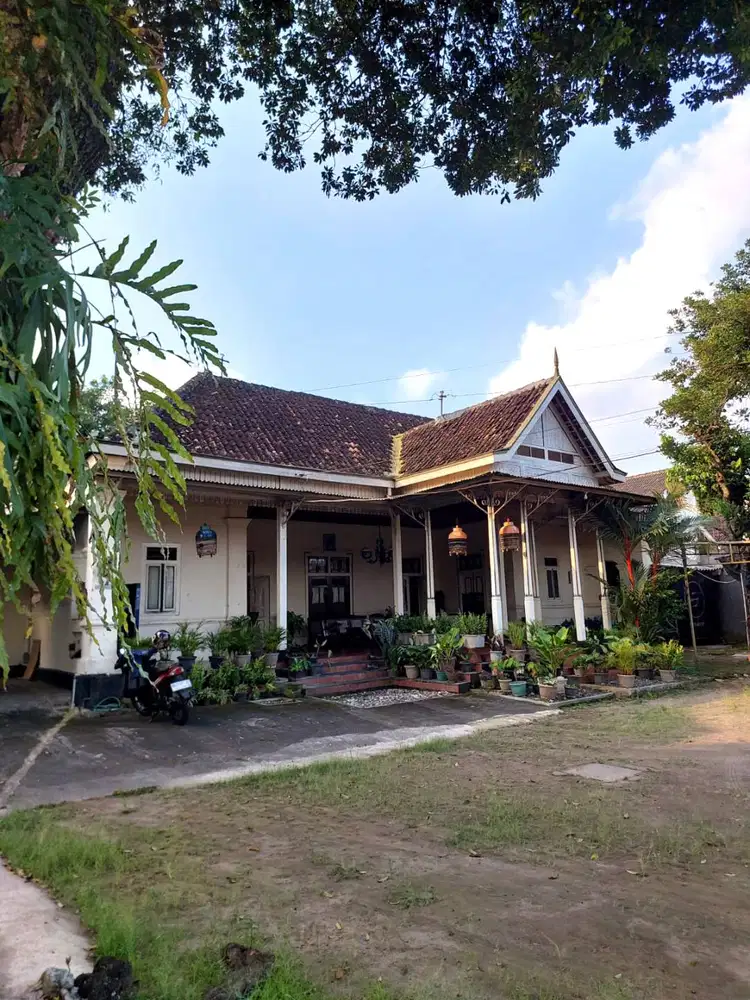 Rumah Klasik Super Antik di Lingkungan Kraton