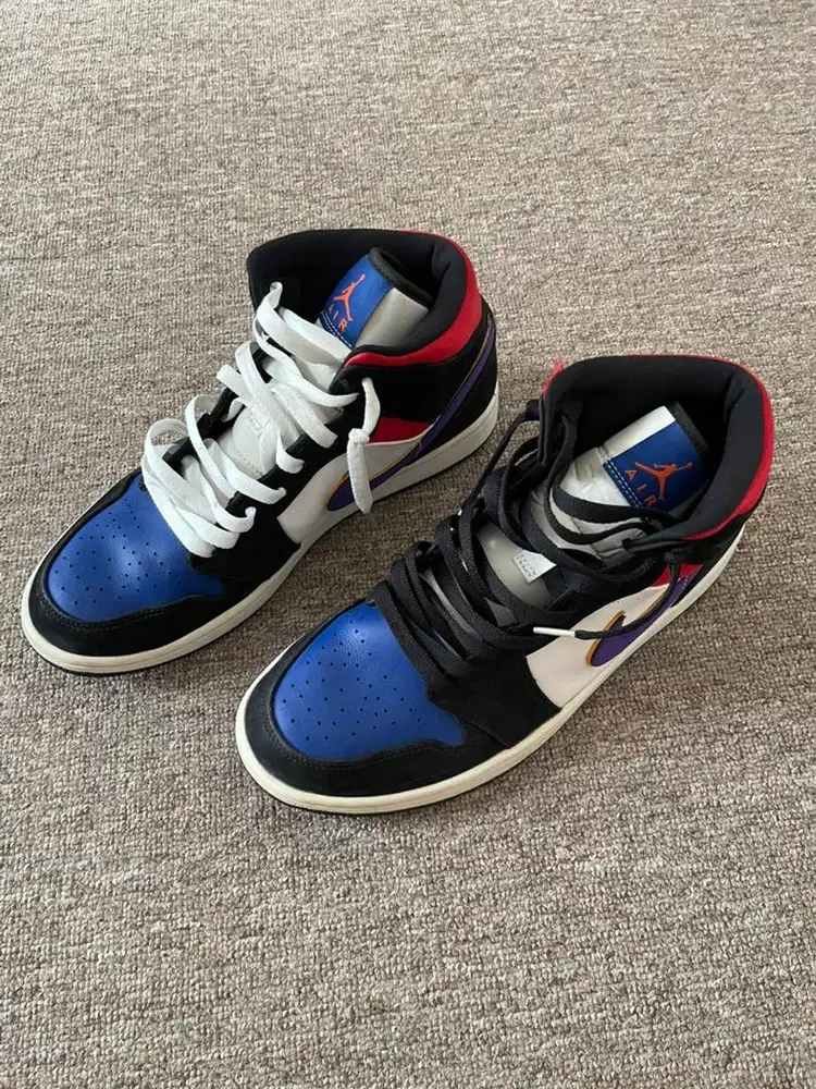 NIKE AIR JORDAN 1