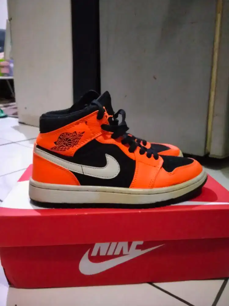 Sepatu sneakers nike aj 1