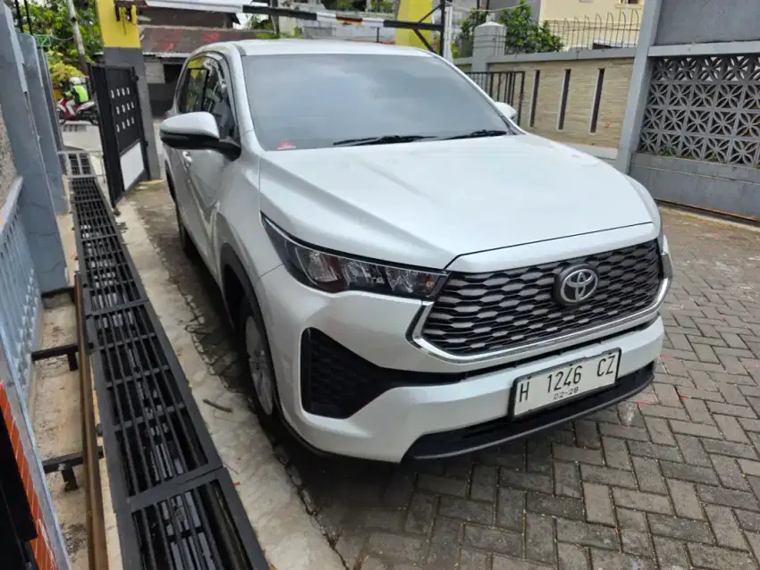 Innova Zenix G CVT 2023 Putih