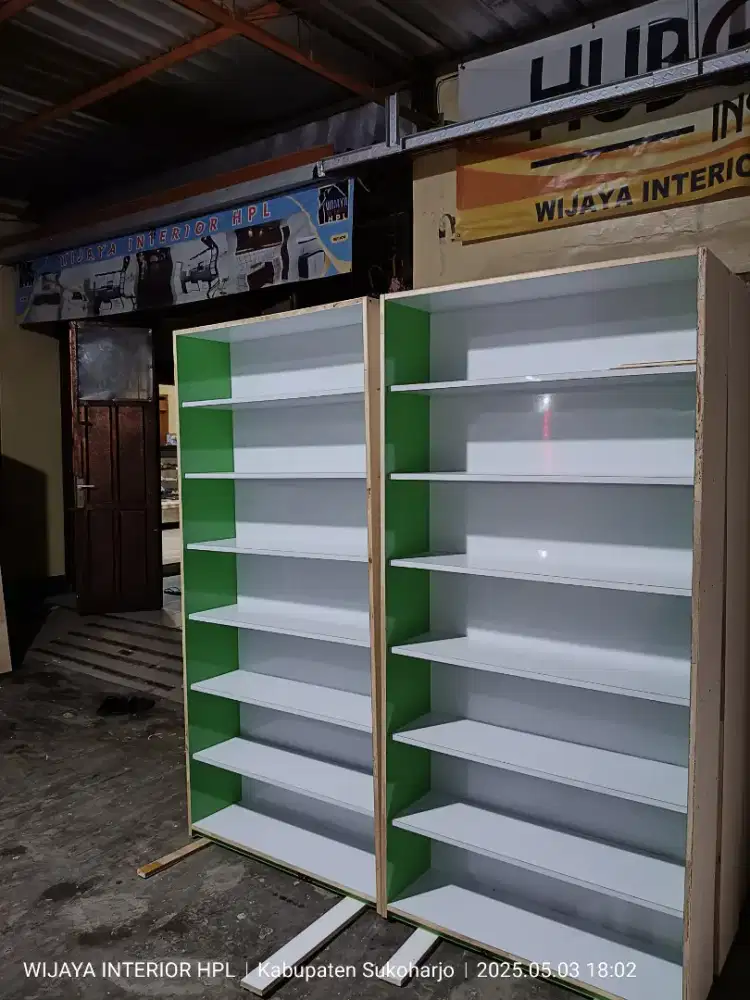 Rak lemari display interior toko modern