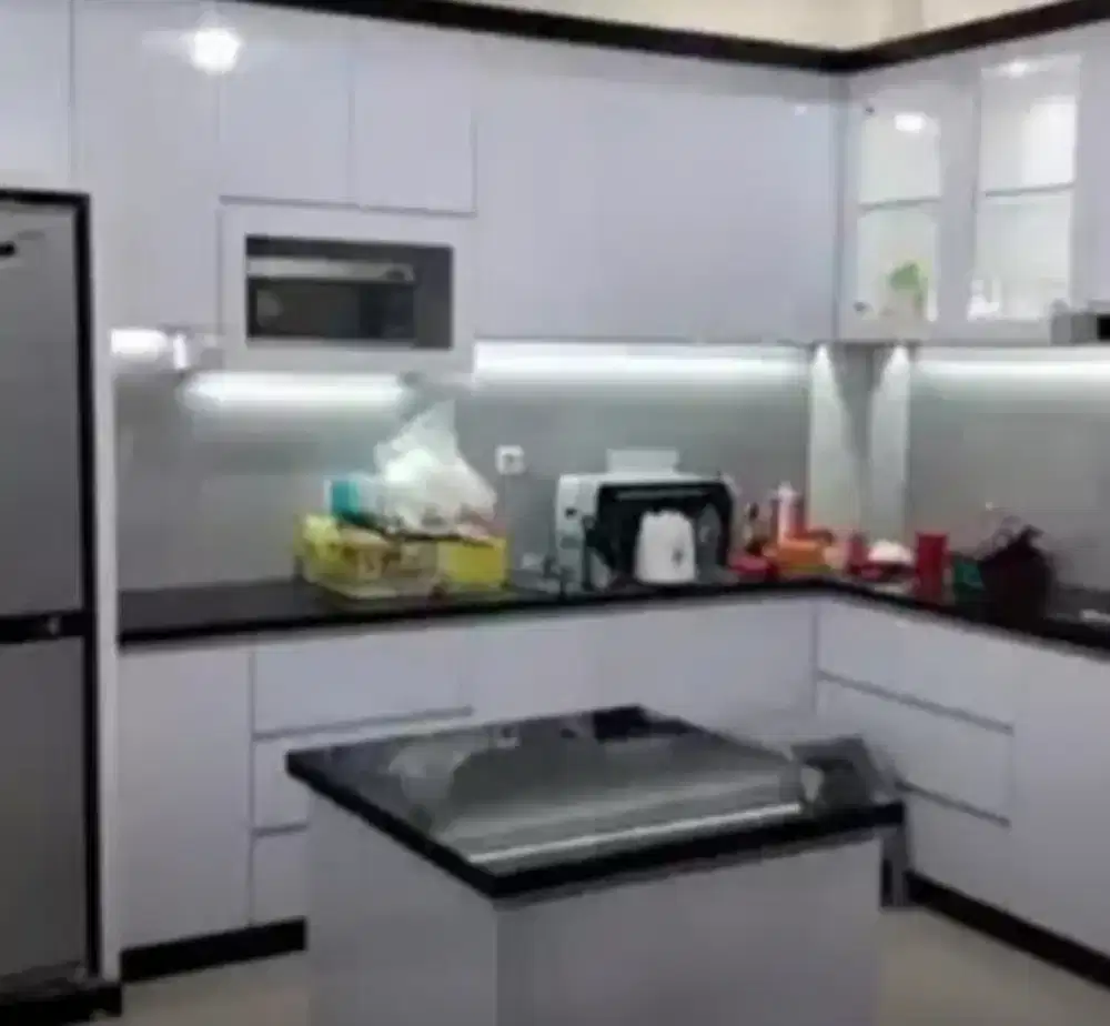 Kitchen Set & Mini Bar Custom Hpl
