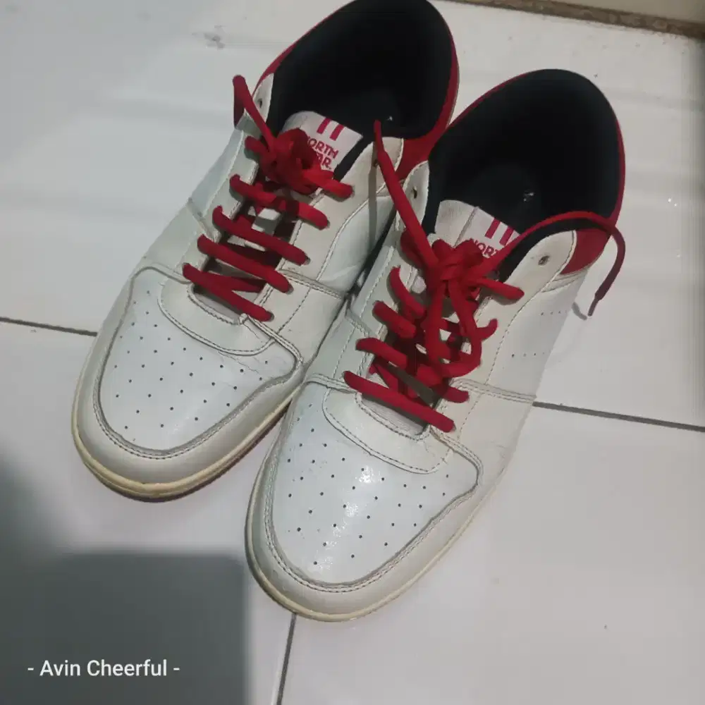 Sepatu North Stars Putih Merah