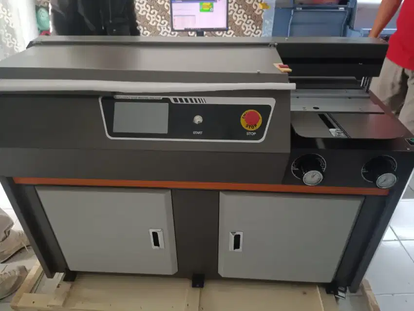 Mesin lem panas otomatis F4