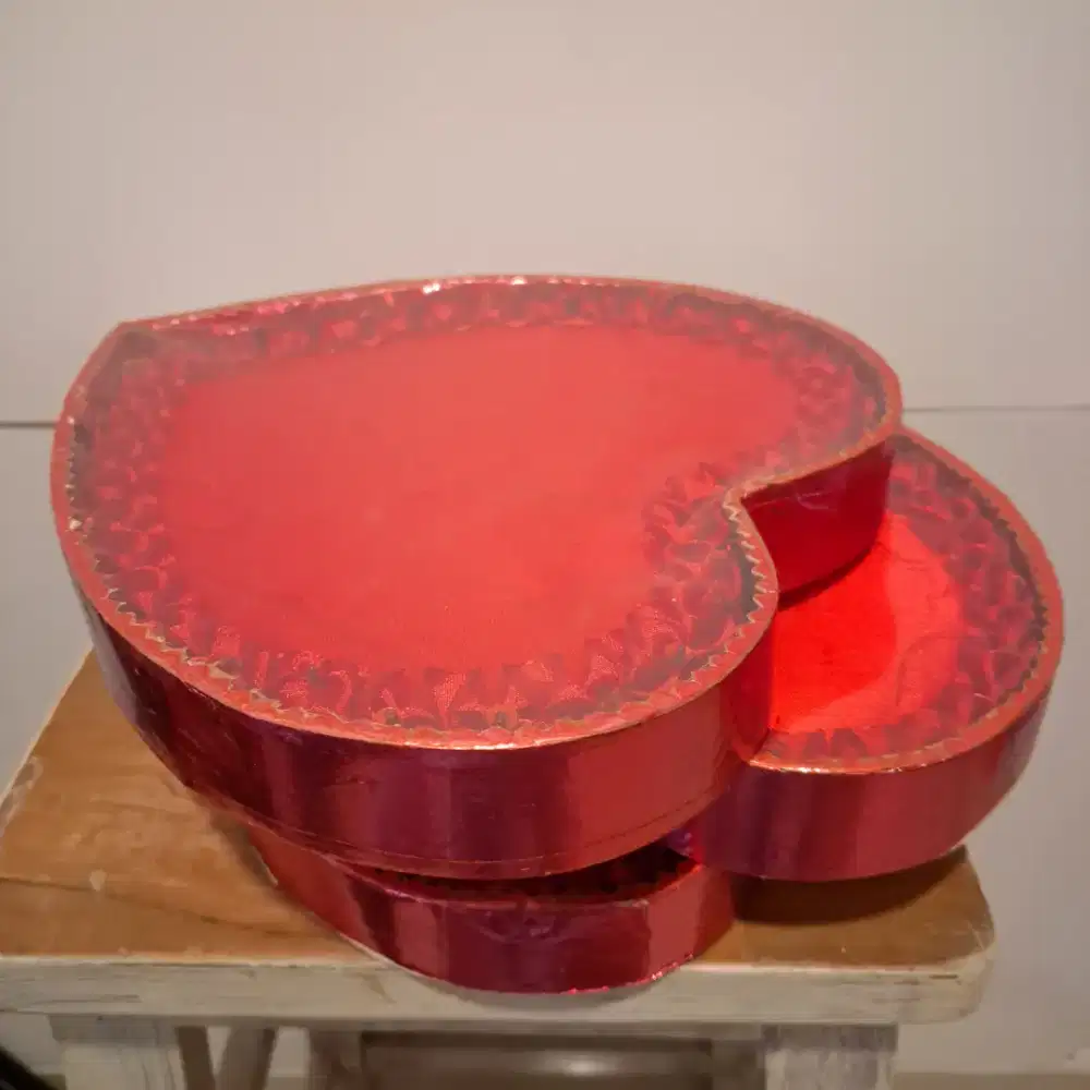 Box Pajangan Display Serbaguna Kotak Kado Merah Hari Red Heart Shape